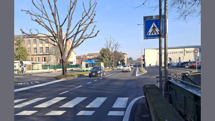 In via Mercato due segnaletiche contraddittorie