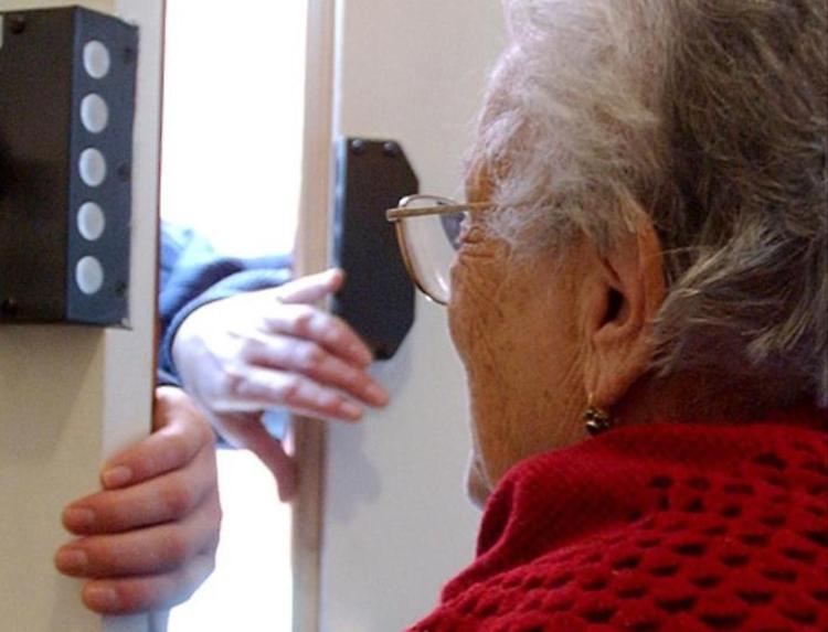 Falsi carabinieri, la nonna non ci casca