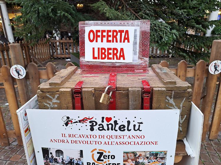 Tentato furto della cassetta delle offerte in piazza duomo