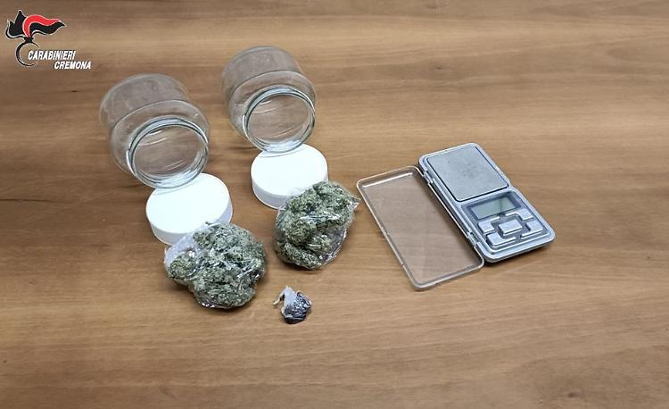 Ventenne denunciato per possesso di droga e bilancino