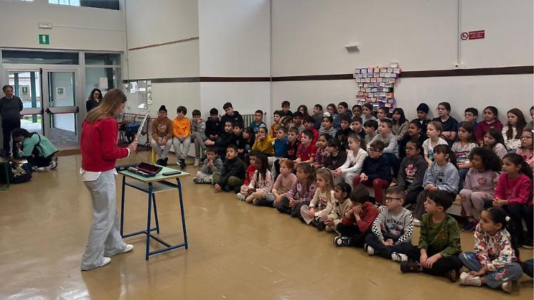 Alla primaria di Ca&rsquo; de&rsquo; Mari lezione-concerto con gli allievi del Conservatorio Monteverdi