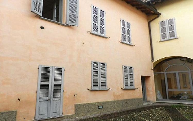 Notte di folli a e incendio al dormitorio: il 24enne a processo