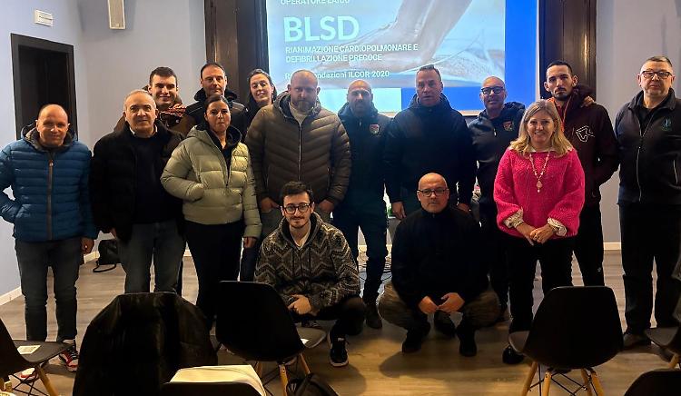 Defibrillatori: &laquo;Uno su 23 in paese sapr&agrave; usarli&raquo;