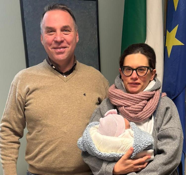 Baby Mia incontra il sindaco