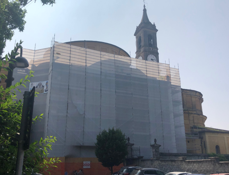 Ristrutturazione sospesa per la parrocchiale: servono fondi aggiuntivi