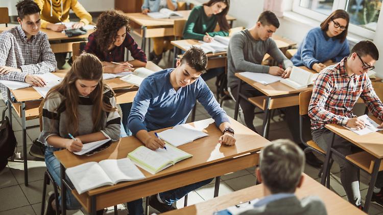 Pi&ugrave; controlli a scuola: &laquo;Cos&igrave; si vince insieme&raquo;