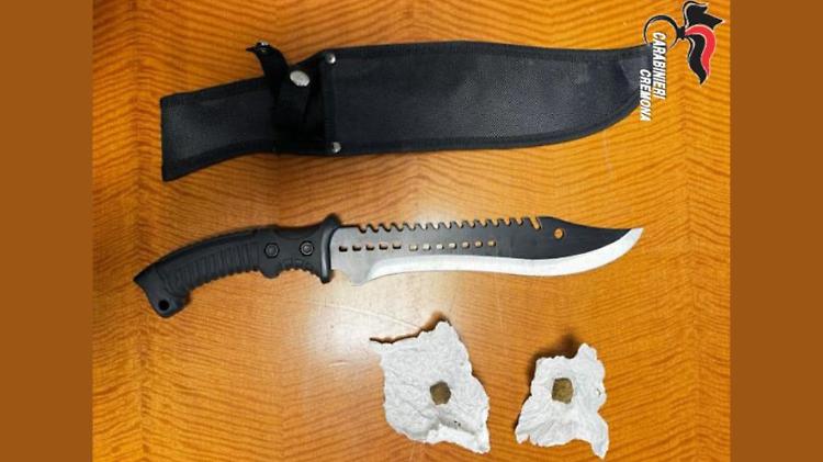 Droga, invasione di terreni e machete in auto: sette persone denunciate