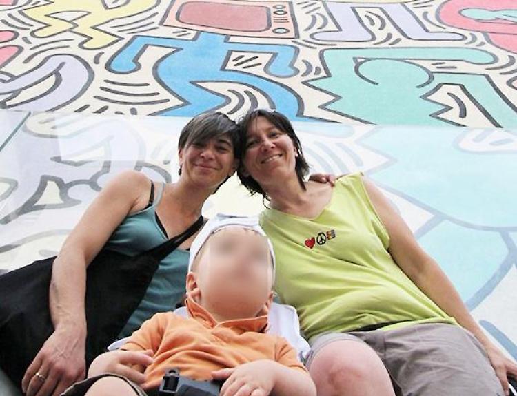 Emiliana e Lorenza con il figlio di un anno e mezzo