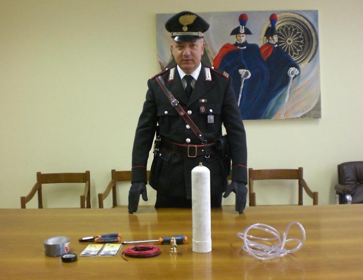 I carabinieri hanno sequestrato attrezzature per far saltare i bancomat