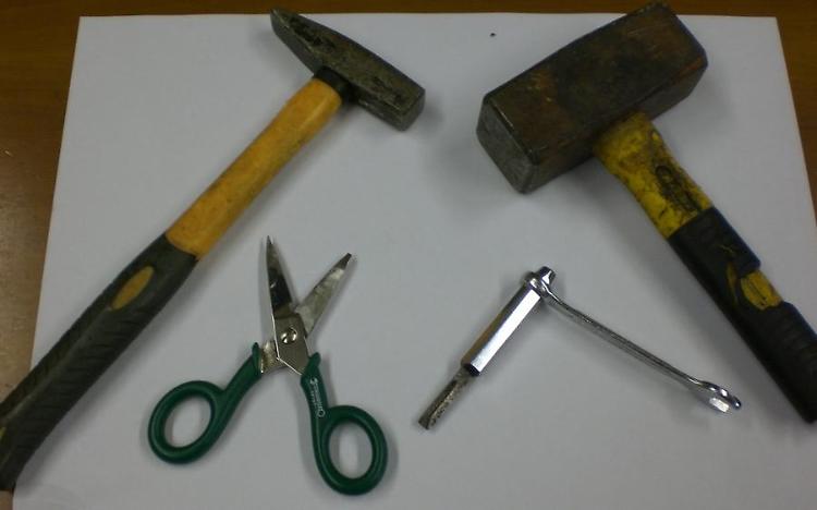 Arnesi da scasso in auto, marocchino finisce in carcere