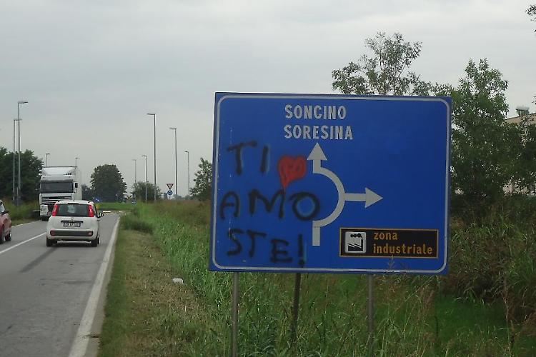 Vandalo per amore, cartelli stradali ora illeggibili