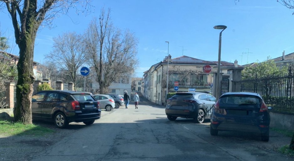 FdI: &laquo;In via Magri parcheggi pericolosi&raquo;